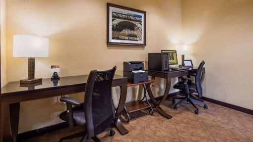 Best Western Windsor Pointe Hotel & Suites-At&T Center image 39