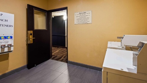 Best Western Windsor Pointe Hotel & Suites-At&T Center image 43